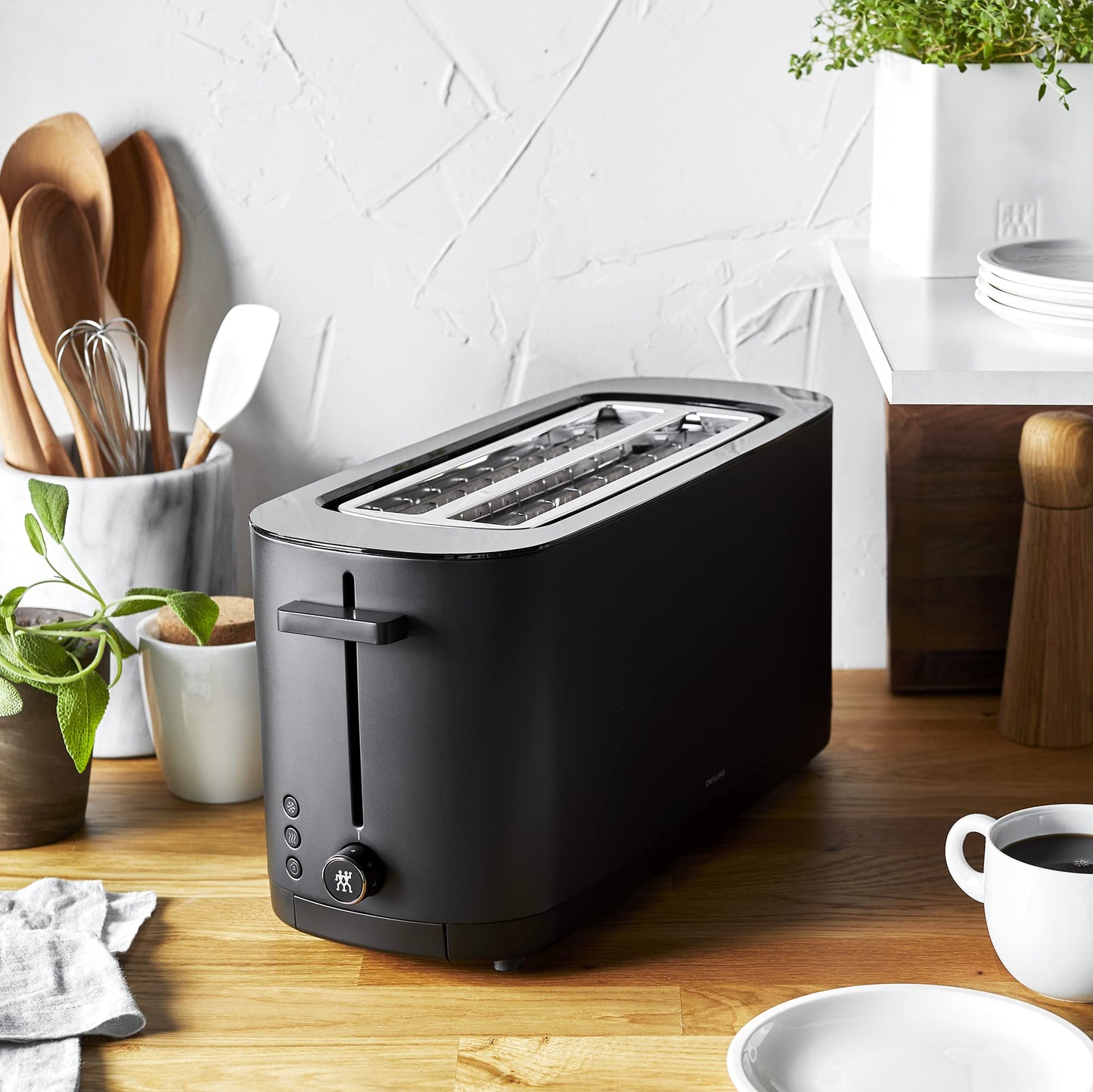 ZWILLING Enfinigy, 4-Slice Long Slot Toaster, Extra Wide 1.5" Slots for Bagels and Toast, Black