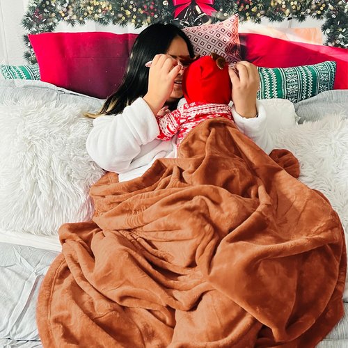 Bedsure Burnt Orange Throw Blanket - Soft, Lightweight Fleece Twin Blanket for Cozy Comfort at Home or Travel